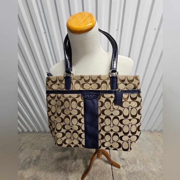 NEW AUTHENTIC COACH TOTE BAG JACQUARD SIGNATURE C WITH BLUE PATENT LEATHER TRIM - Picture 5 of 16